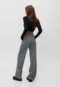 PULL&BEAR Spodnie materiałowe