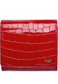 Portefeuille en cuir verni rouge avec une texture crocodile, présentant un accent logo argenté et des bords surpiqués, au design compact et rectangulaire.