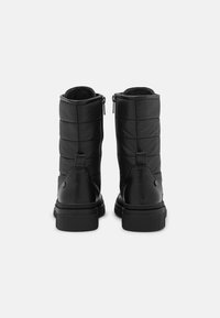 XTI Botines con cordones - black