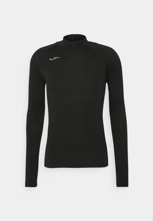 Camisa de cuello alto negra de manga larga hecha de tejido suave. Presenta un diseño ajustado y un pequeño logo en el hombro izquierdo.