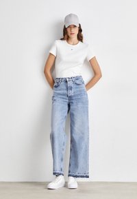 Tommy Jeans SLIM ESSENTIAL  - Print T-shirt - white