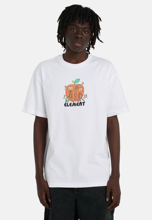 Biała bawełniana koszulka z kolorową grafiką jabłka z zabawnymi wzorami i nutami muzycznymi; luźny krój i krótkie rękawy.