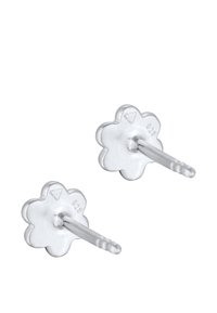 Söta silverblommiga stiftörhängen med en polerad yta, med en central pinne och stämplade markeringar på baksidan.