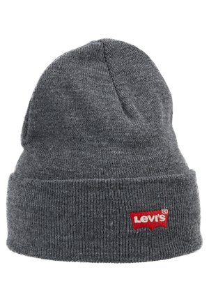 Gorro de punto gris con un dobladillo. Presenta un logo de Levi's bordado en rojo. Textura suave y forma clásica adecuada para un estilo casual.