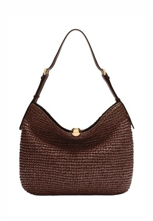 Bruine, geweven leren schoudertas met een enkele verstelbare riem en een sluiting met een goudkleurige, ronde gesp.