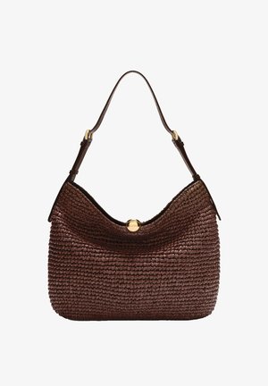 Bruine, geweven leren schoudertas met een enkele verstelbare riem en een sluiting met een goudkleurige, ronde gesp.
