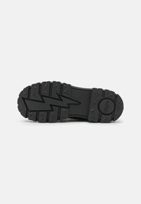 Buffalo Stivaletti con plateau - black