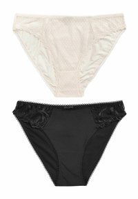 Due coppie di biancheria intima femminile: beige chiaro con motivi a diamante e bordino di pizzo sopra, nera con dettagli in pizzo floreale sui lati sotto.