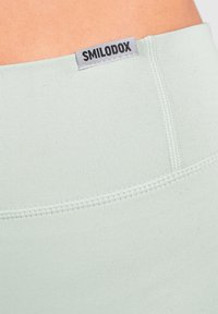 Smilodox ADVANCE PRO MID RISE YOGA SPORT FITNESS - Leggings - grün