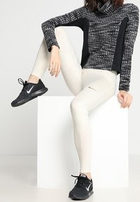 Nike Performance Sweatshirt - black