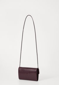 Pinko LOVE ONE VERNICE PIPING - Torba čez telo - brown
