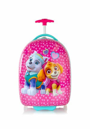 Valigia rigida per bambini di colore rosa con finitura lucida. Presenta personaggi di cani dei cartoni animati sul davanti, e motivi a cuore, oltre a un manico telescopico.