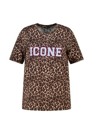 T-shirt à manches courtes imprimé léopard avec le texte "ICÔNE" en grandes lettres blanches soulignées de rouge à l'avant.