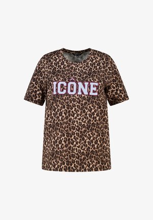 T-shirt à manches courtes imprimé léopard avec le texte "ICÔNE" en grandes lettres blanches soulignées de rouge à l'avant.