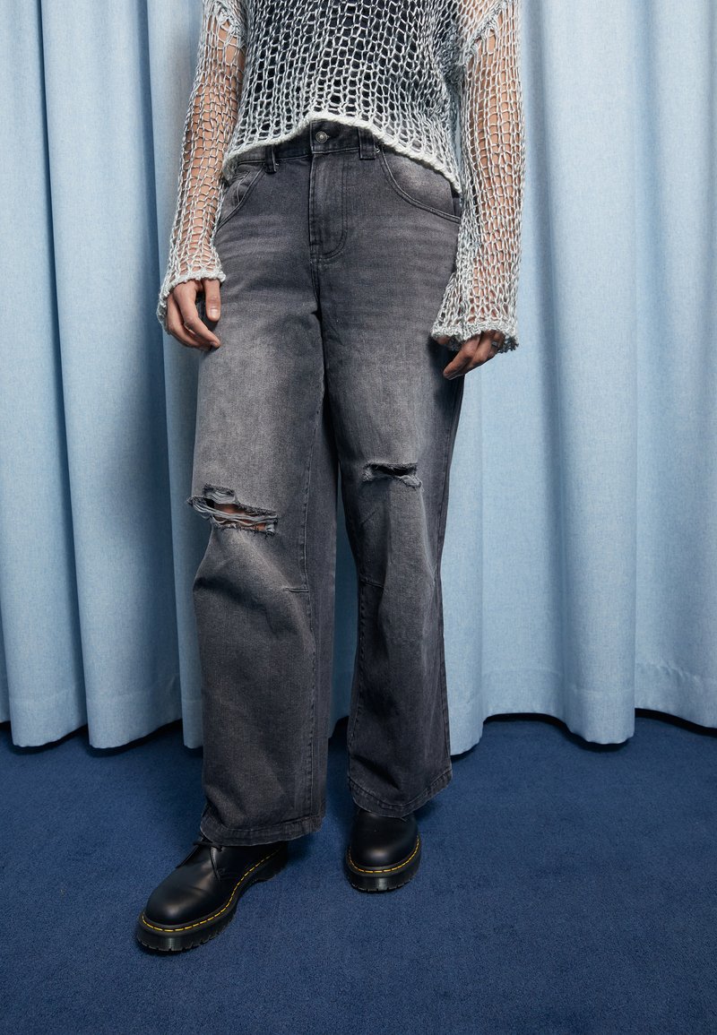 Jaded London BUSTED COLOSSUS BAGGY - Relaxed fit jeans - black denim ...