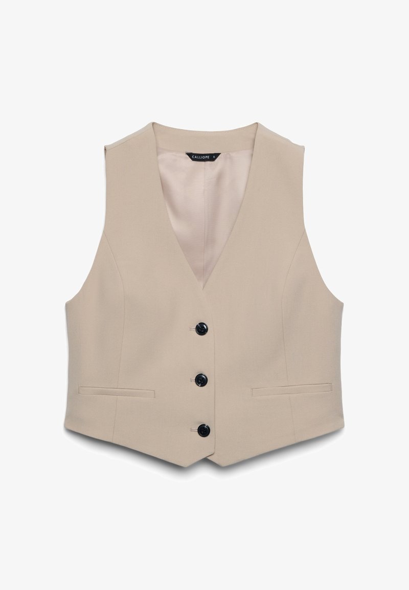 Gilet beige con scollo a V, cinque bottoni neri e due tasche frontali. Tessuto liscio, vestibilità aderente e senza maniche.