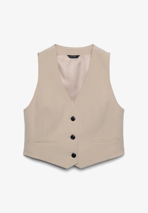 Gilet beige à encolure en V, cinq boutons noirs et deux poches avant. Tissu lisse, coupe ajustée et sans manches.