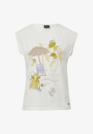 Biała koszulka z krótkim rękawem z ilustracją plaży, na której znajdują się palmy, parasol słoneczny, leżak oraz akcesoria w stonowanych kolorach.