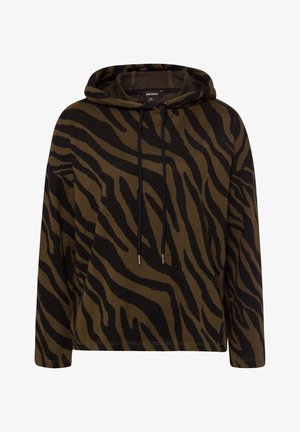 Sudadera verde oliva con rayas de tigre negras. Cuenta con capucha ajustable y mangas largas. Tejido suave y texturizado con un corte relajado.