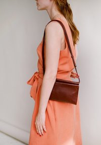 BALAGAN SHUK - Pikkulaukku - dark brown