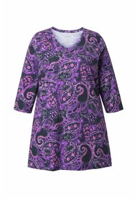 Lila-schwarze Tunika mit Paisley-Muster und floralen Akzenten, V-Ausschnitt und Dreiviertelärmeln. Weiche Stoffstruktur.