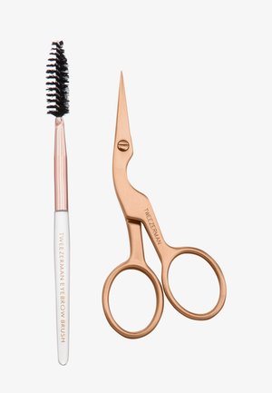 Set de toilettage des sourcils avec ciseaux de précision incurvés en or rose et brosse spoolie avec manche blanc et or rose.
