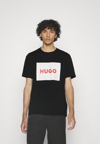 HUGO DULIVE - T-shirt estampada - black