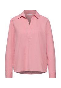 Roze blouse met lange mouwen en V-halsopening, voorzien van een kraag, gemaakt van lichtgewicht stof, weergegeven op een witte achtergrond.
