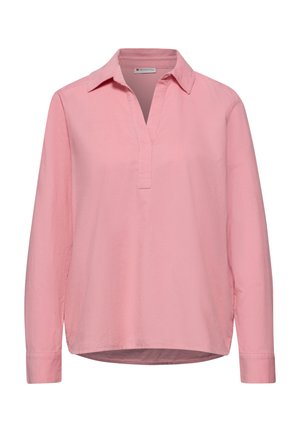 Blusa rosa a maniche lunghe con scollatura a V e colletto, realizzata in tessuto leggero, esposta su sfondo bianco.