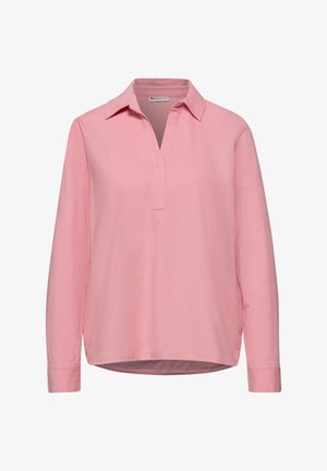 Růžová blůza s dlouhým rukávem a výstřihem do V, s límečkem, vyrobená z lehkého materiálu, vystavená na bílém pozadí.