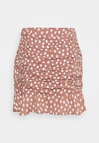 Falda marrón con fruncidos y lunares blancos, con un dobladillo con volantes. Fabricada en tejido ligero, tiene una cintura ajustada y un diseño texturizado.