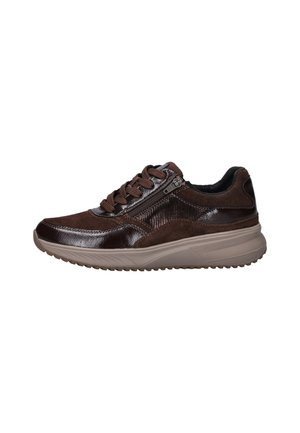 Donkerbruine sneaker met veters aan de voorkant en ritssluiting aan de zijkant, gestructureerde panelen en een beige zool, gezien vanaf de buitenkant op een witte achtergrond.