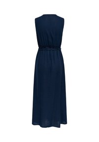 Robe midi bleu foncé sans manches avec détail volanté élastique à la taille, vue de dos sur fond blanc.