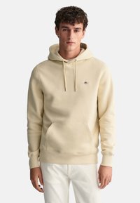 GANT REG SHIELD - Jersey con capucha - silky beige