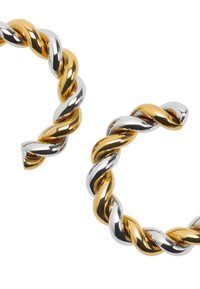 Skręcone kolczyki koła w odcieniach złota i srebra, z polerowanym wykończeniem oraz spiralnym wzorem o fakturowanej powierzchni.