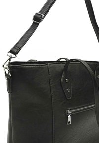 Mustast nahast käekott eesmine lühikese lukuga tasku, kaks lühikest käepidet ja reguleeritav õlarihm metallist pandlaga.