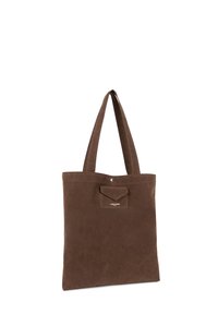 Borsa a spalla in suede marrone con due manici, una tasca frontale e chiusura a scatto. Presenta un logo sulla tasca per il marchio.