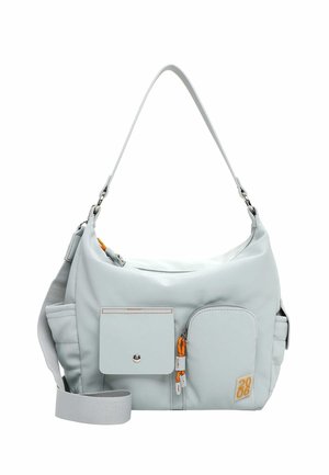 Lichtgrijze schoudertas van synthetisch materiaal, met een verstelbare riem, meerdere zakken en oranje ritssluiting accenten.