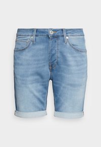 Pantaloncini di jeans azzurro chiaro con orlo arrotolato, tasche anteriori e posteriori, e cuciture a contrasto. Realizzati in tessuto morbido e leggero.