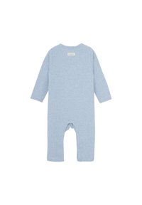 Lichtblauwe geribde baby onesie met lange mouwen, ronde hals en een label op de rug. Bevat knoopsluitingen aan de onderkant.