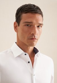Seidensticker REGULAR - Camicia elegante - white