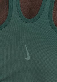Nike Performance Justaucorps - dark green
