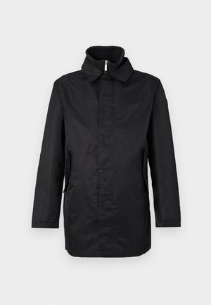 Fekete vízálló kabát, gallérral, elől patent zárással, oldalsó zsebekkel és texturált anyagból. Egyszerű dizájn, laza fazon.