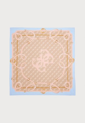 Sciarpa di seta con un bordo azzurro chiaro e un motivo centrale beige, dettagli in catena dorata e un logo rosa al centro.