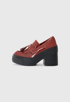 CHUCK 70 DE LUXE HEEL LOAFER PLATFORM PATENT LEATHER - Escarpins à plateforme - rottin apple/rottin apple