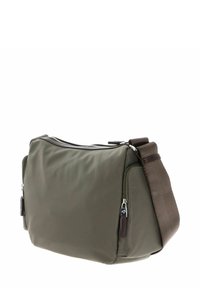 Borsa a spalla in nylon verde oliva con una texture liscia, dotata di due tasche con zip e una tracolla marrone regolabile.