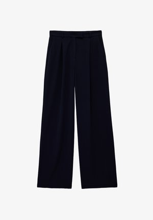 Pantalones negros de pierna ancha con pliegues, trabillas para cinturón y cierre frontal oculto.