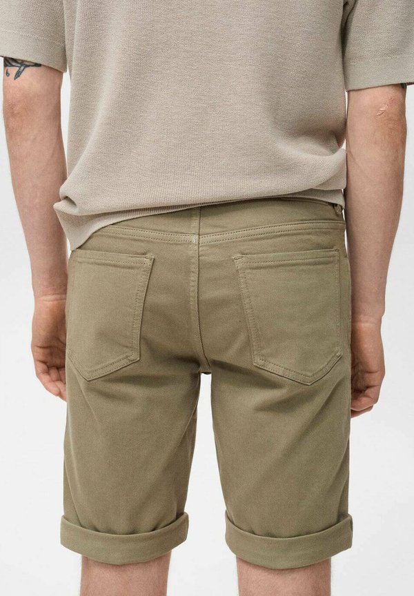 SLIM-FIT BERMUDA  - Denim shorts - khaki2