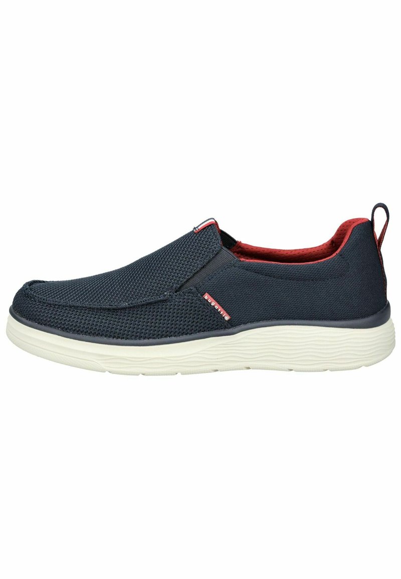 Scarpe slip-on con tomaia in rete blu navy, interno rosso e suola testurizzata bianca. Include una linguetta sul tallone per un facile utilizzo.