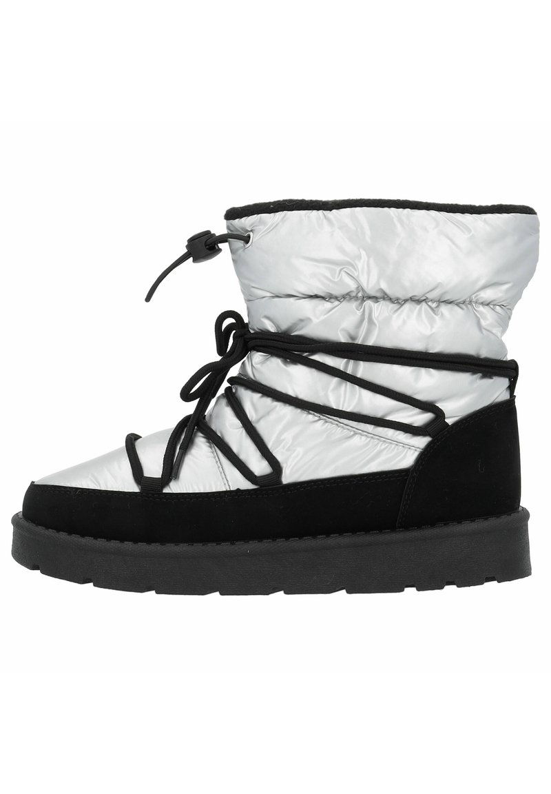 Botín de tobillo plateado con acentos de ante negro, punta redonda, parte delantera con cordones y suela texturizada, diseñado para proporcionar calor y confort.